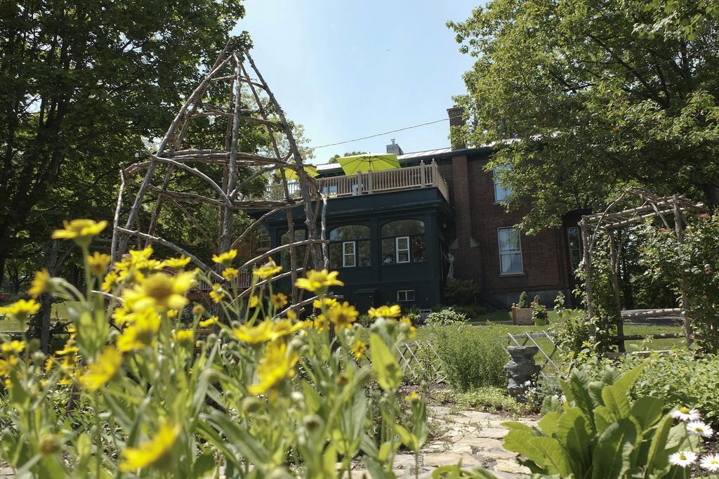 Ile De Garde B&B Sherbrooke Bagian luar foto