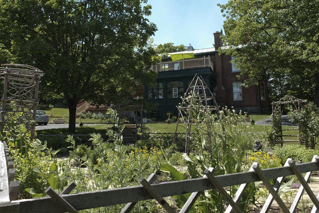 Ile De Garde B&B Sherbrooke Bagian luar foto